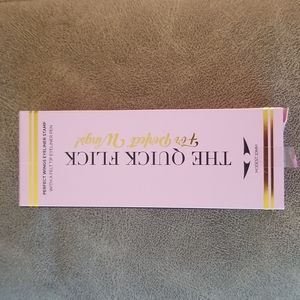 The Quick Flick Winged Eyeliner Stamp - Intense Black - Modest (10mm)